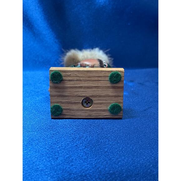 People of Alaska Handcrafted and Painted Eskimo Lady Carving Annie - Picture 6 of 6